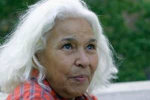 Nawal el Saadawi: «La mujer no puede liberarse bajo ninguna religión»