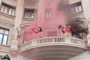 Sindicalistes de la CGT ocupen la Seu de Foment del Treball Nacional