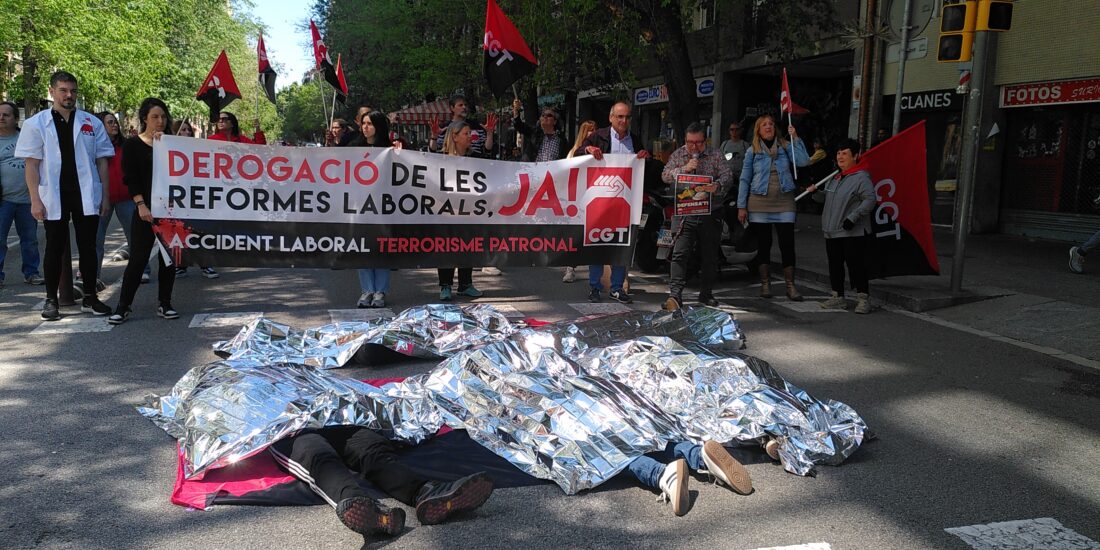 28 d’abril, día mundial de la salut laboral. DEFENSA’T! Perfomance CGT Barcelona davant Inspecció de Treball